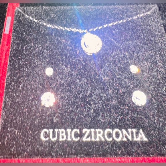 NWT Giani Bernini 3-Pc. Set CZ Halo Pendant Necklace & 2 Pair Solitaire Earring - Picture 4 of 5
